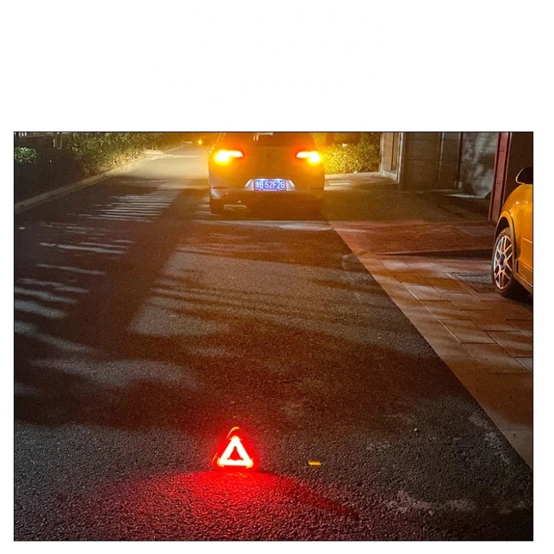 🚗🆘3-IN-1 Dreieckige Solar-Notfall-Signalleuchte für den Straßenrand✨